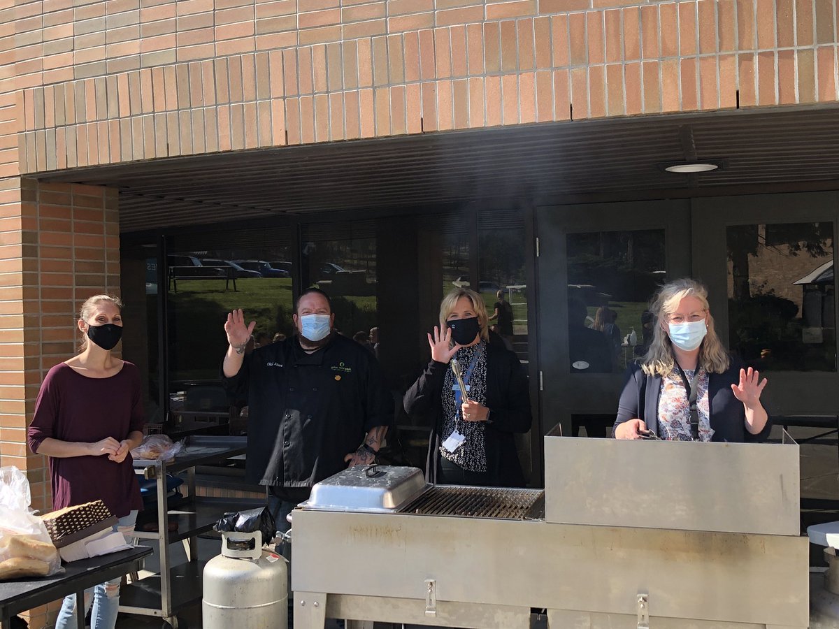 robin_hicks1's tweet photo. Welcome back faculty and staff! We’re ready for an awesome year! @COTR_Updates #smallcollegeproud https://t.co/Yc58gDw4If