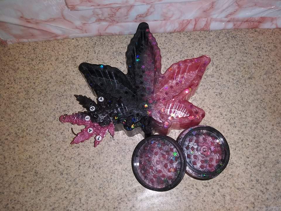 BDKeepsakes's tweet photo. Our Big Dream is to create personalized keepsakes for all #stoners far and wide...

HELP US WITH A #RT AND BY TAGGING A #stoner 🙏 

#weedsmoke #weedlovers #hightimes #high #vibehigh #onelove #ogkush #sativa #indica #meditation #Motivation #custom #CustomerExperience #handmade https://t.co/mz7IgwXCif