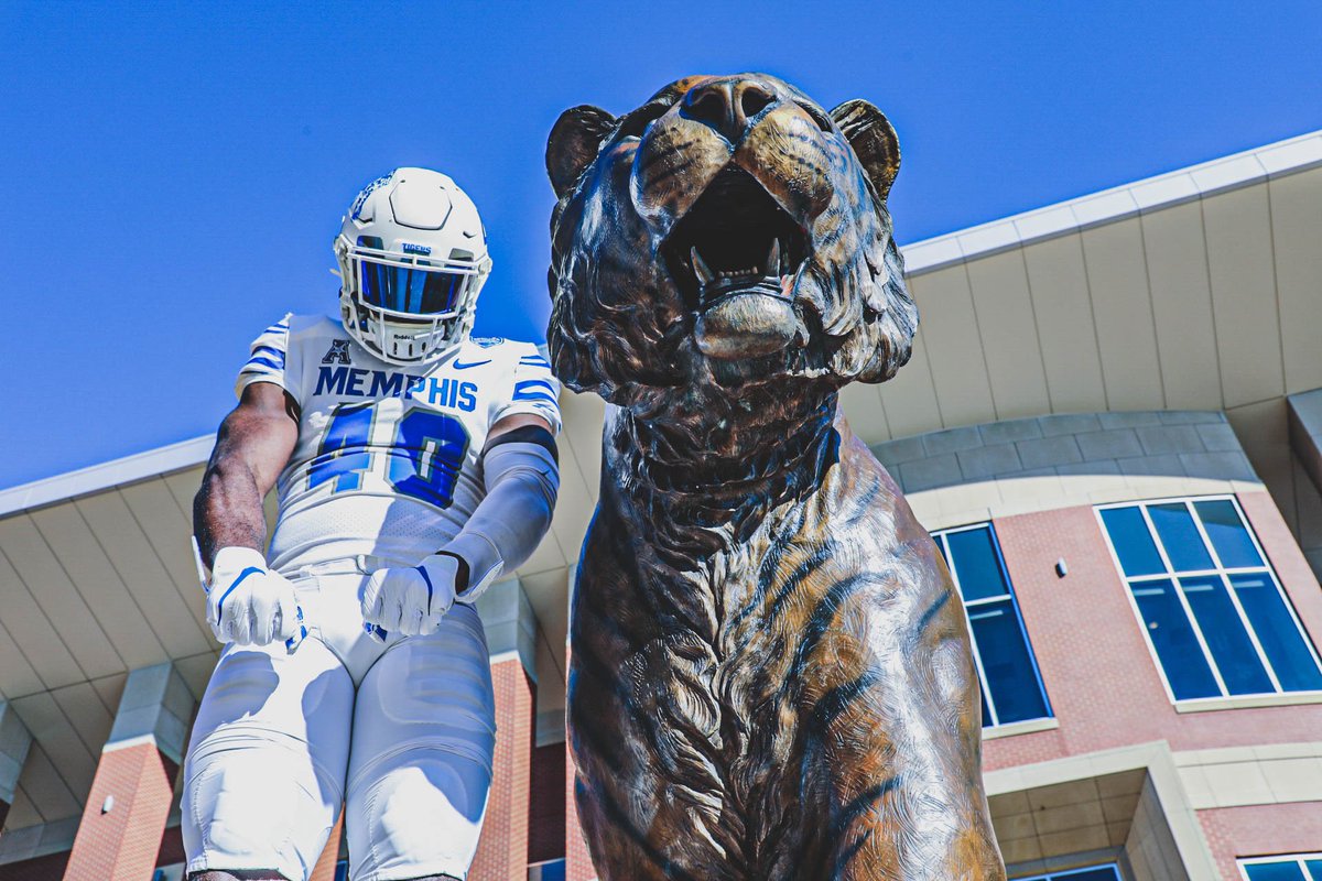 MemphisHomer's tweet photo. @VicSutton1 @CoachClark3 @CoachAlexFaulk @RSilverfield @MemphisFB You already know the move!!! Fast&Violent #WeaponU #GTG #ALLIN ππ₯Άπ
π― https://t.co/yqC23whxQh