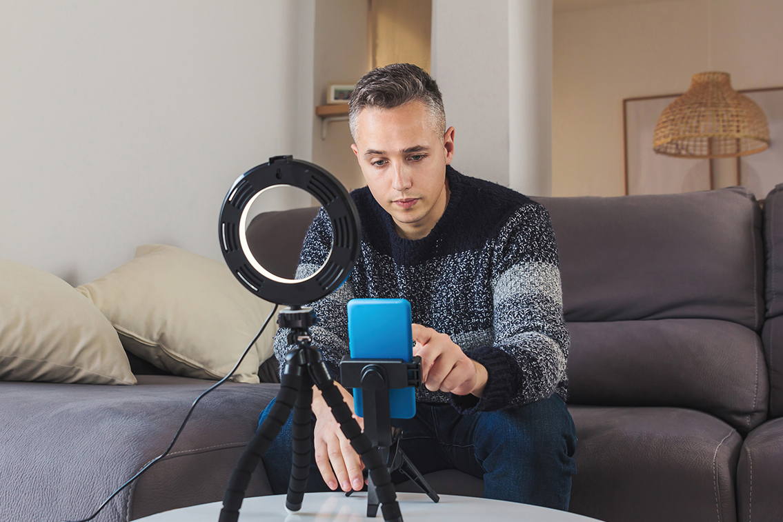 AFTDHope's tweet image. 🌎 #WorldFTDAwarenessWeek 2021 runs from 9/26-10/3. All eyes 👀 will be focused on #FTDawareness. Share a 1-2 minute video 🎬 or your written #FTDstory by 9/10 to be included in a special @worldFTDunited broadcast and a global conversation about #FTD: bit.ly/3t8MYDK