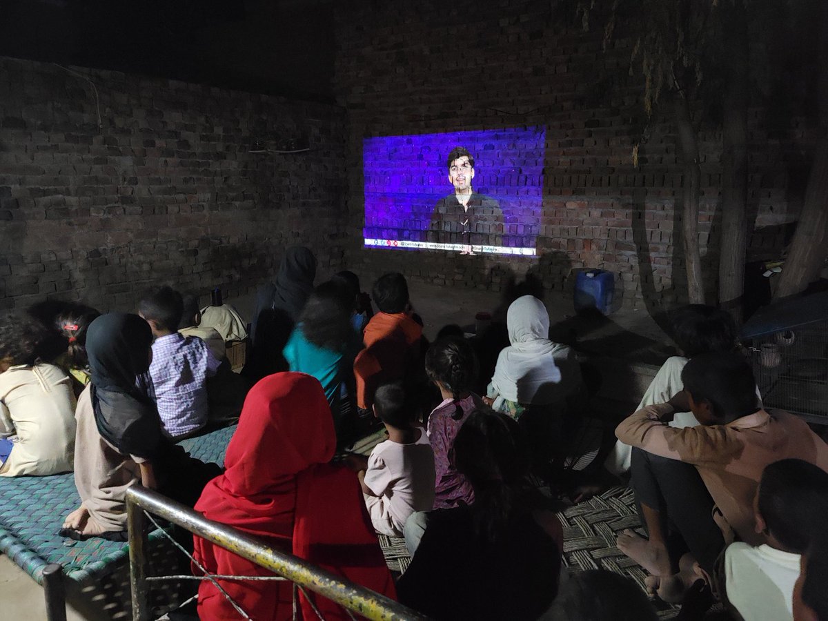 RohaylVarind's tweet photo. Teaching online at @SLUMschool https://t.co/NHsnjqQThi