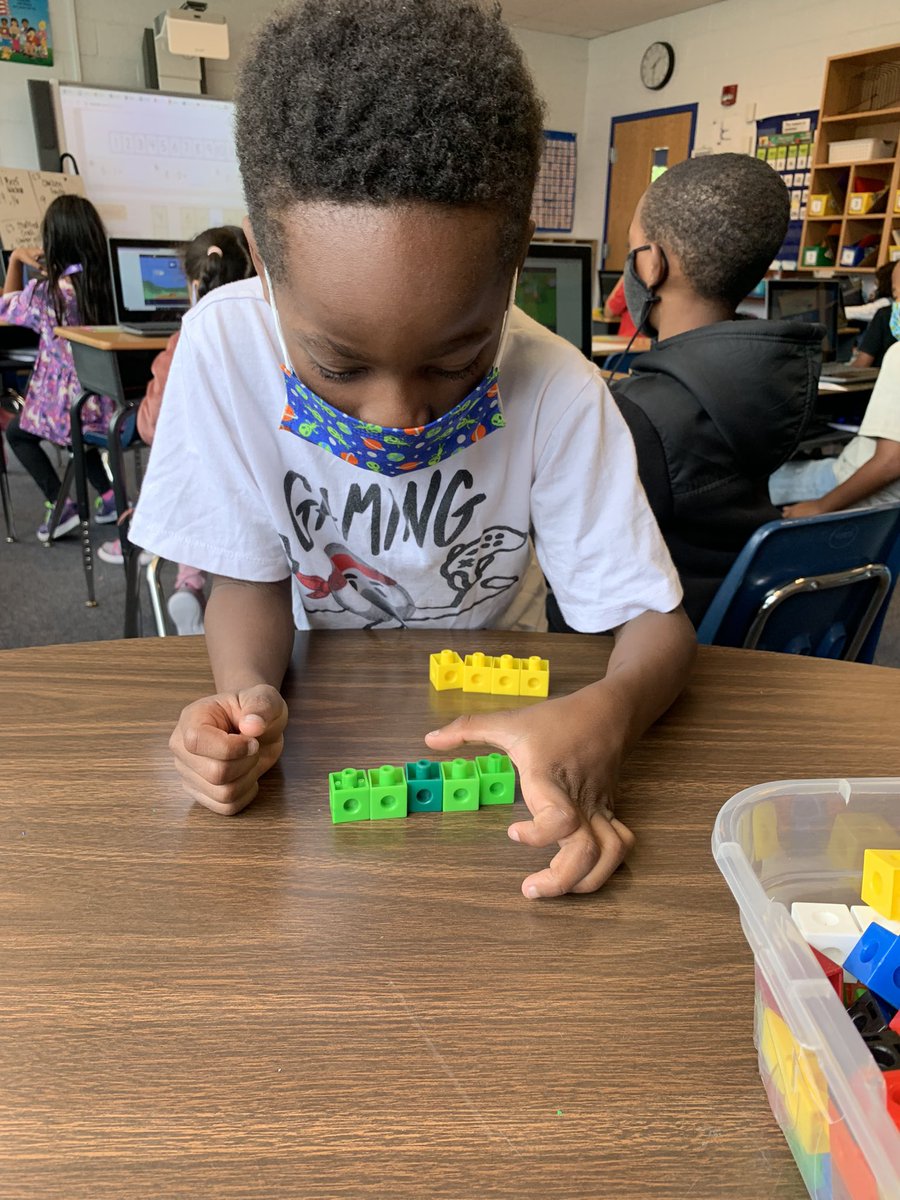 MeredithHudson1's tweet photo. We love math stations❤️💙🍎    Swipe for a sweet surprise #determineddragons #dumfriesstrong https://t.co/PE2G6VfzsY