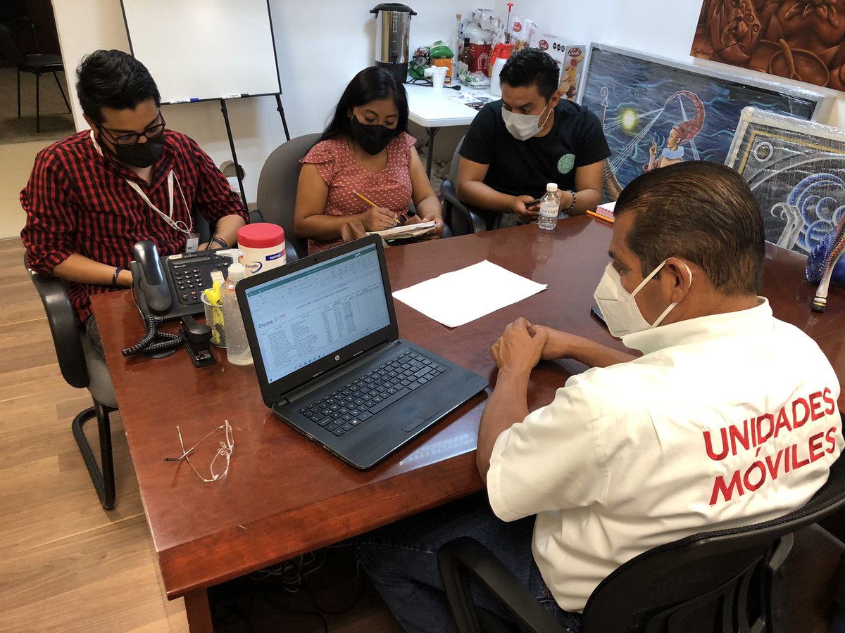 UM_oaxaca's tweet photo. Atender a las comunidades que más requieren de los servicios de salud es parte de nuestra filosofía, por ello en conversación con los representantes de la Diputada local la Lic. Lizbeth Concha Ojeda se determinó el plan de trabajo y atención a la ciudadanía de la Cañada. https://t.co/d8fZbqJVwW