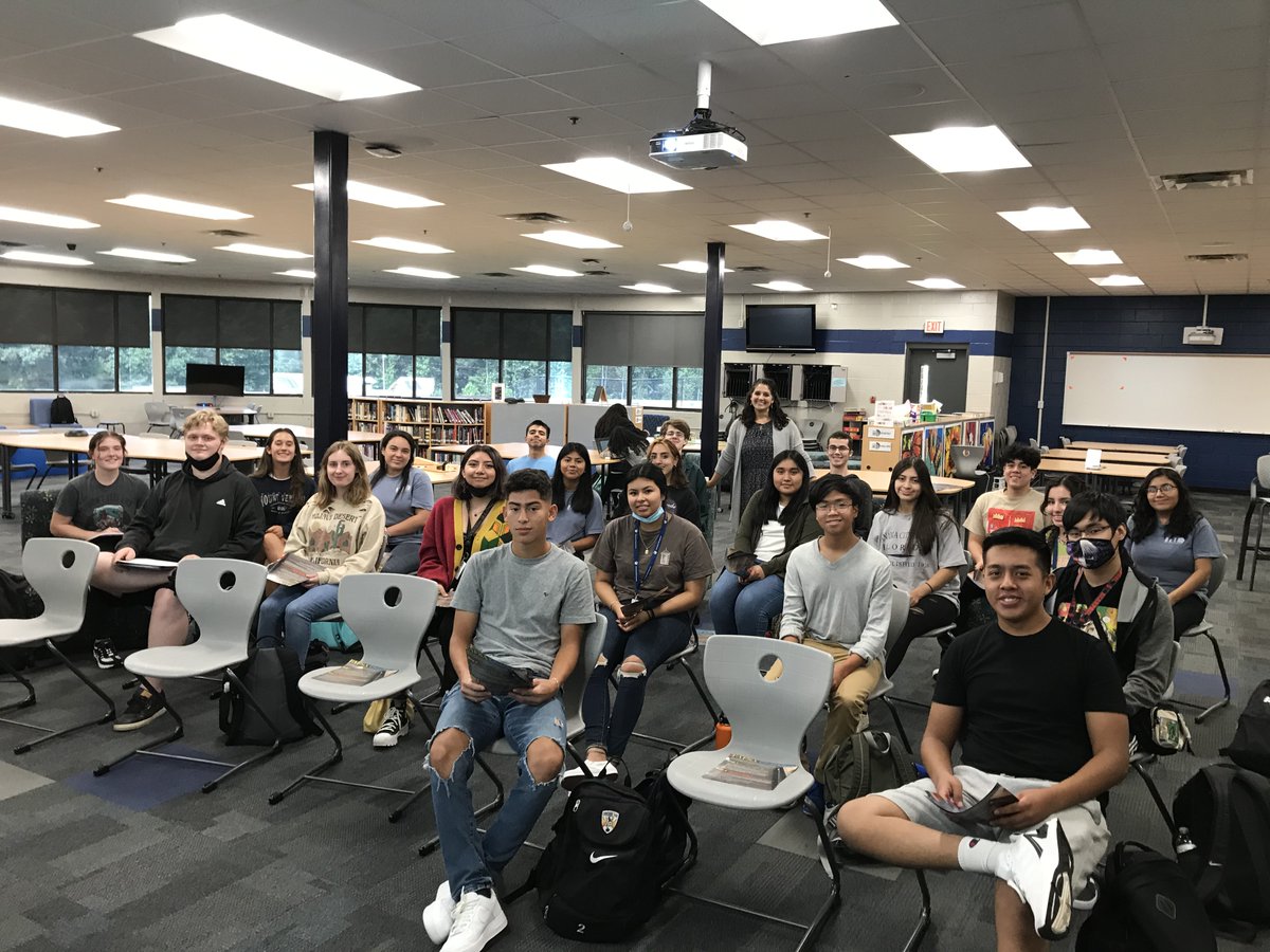 haljay12's tweet photo. Mrs. Julie Pritchard IB Seniors https://t.co/5IWn4rwLbI