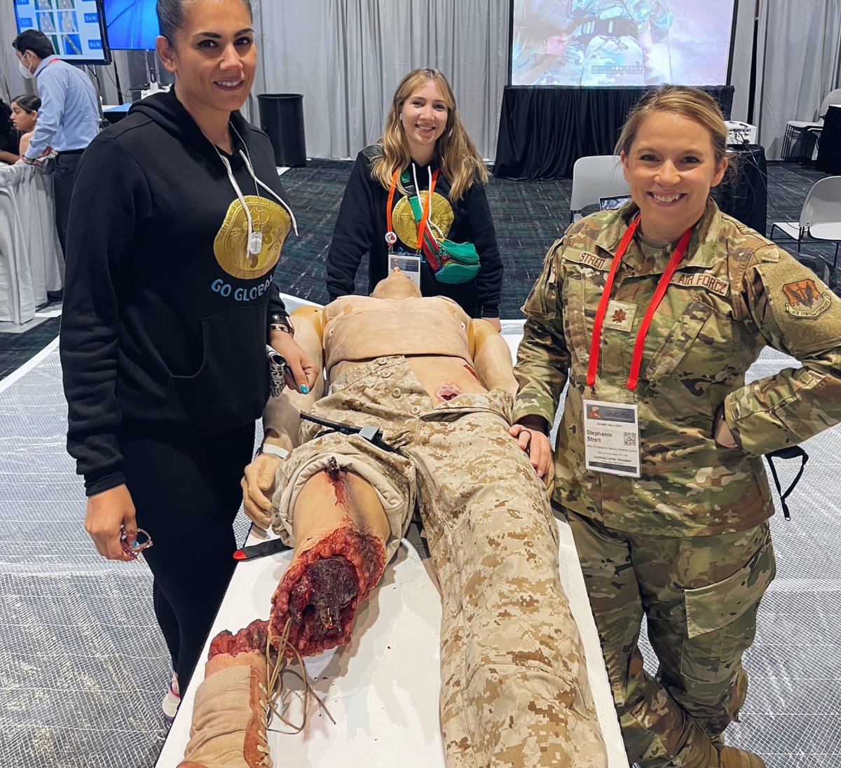 Simulation based training! Awesome station! Thx Stephanie for the experience & THANK YOU for your service! #sages2021 #sages_updates #simulationbasededucation #militarysurgeon #nosurgeonleftbehind