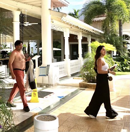 pabloelcapo69's tweet photo. El camello antisemita con las medias pechugas al aire en sus vacaciones capitalistas en Punta Cana mientras en recoleta comen basura por culpa de su incompetencia https://t.co/tTB7BXQNid