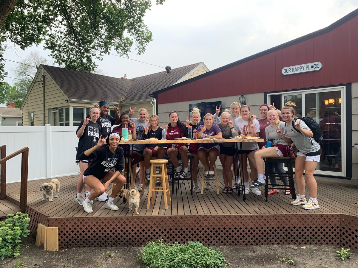 Team dinner at <a href="/CoachK_NSU/">Paula Krueger</a> 😋 #GoWolves