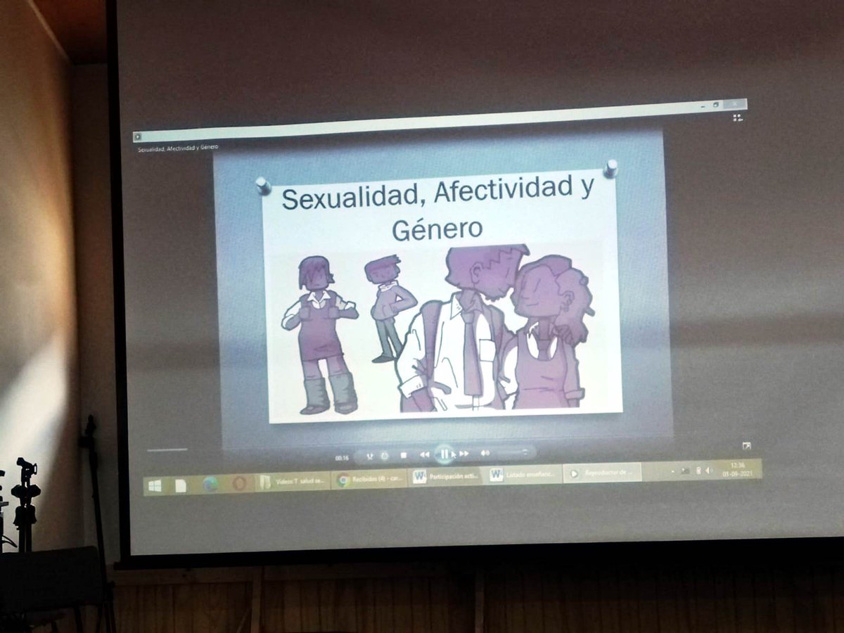 futa_escuela's tweet photo. Esta semana se comenzaron a realizar talleres de sexualidad a los estudiantes de nuestro liceo. La actividad es efectuada por el Sr. Jorge Peña y la Srta. Viviana Ortega, funcionarios del Hospital de Futaleufú @Mineduc @HFutaleufu https://t.co/92Nl316Vio