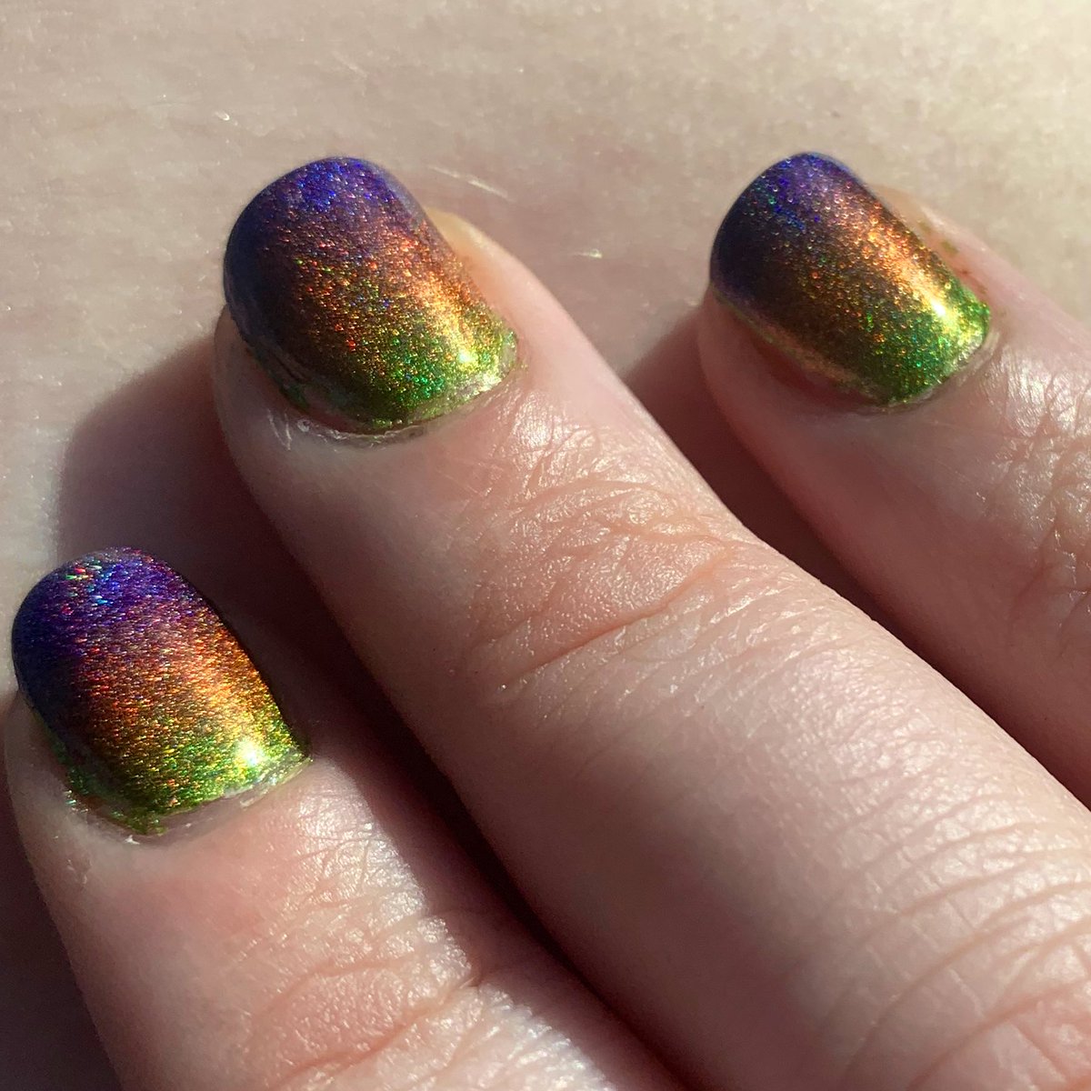 Happy first day of the Halloween season! 🎃👻 

Once I realized how perfectly Halloween Green #FullCharge is I HAD to hit it with that witchy gradient. 

#holotaco #gradientnails #gradientnailart #orangedrink #purpleslushie