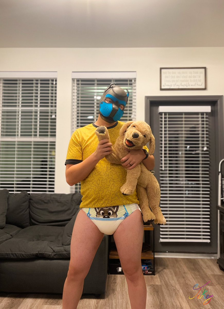 lilpupjakey's tweet photo. Meatball and are braving the hurricane together, somehow I got soaked but he didn’t 🤔 https://t.co/w5YufxTh0c