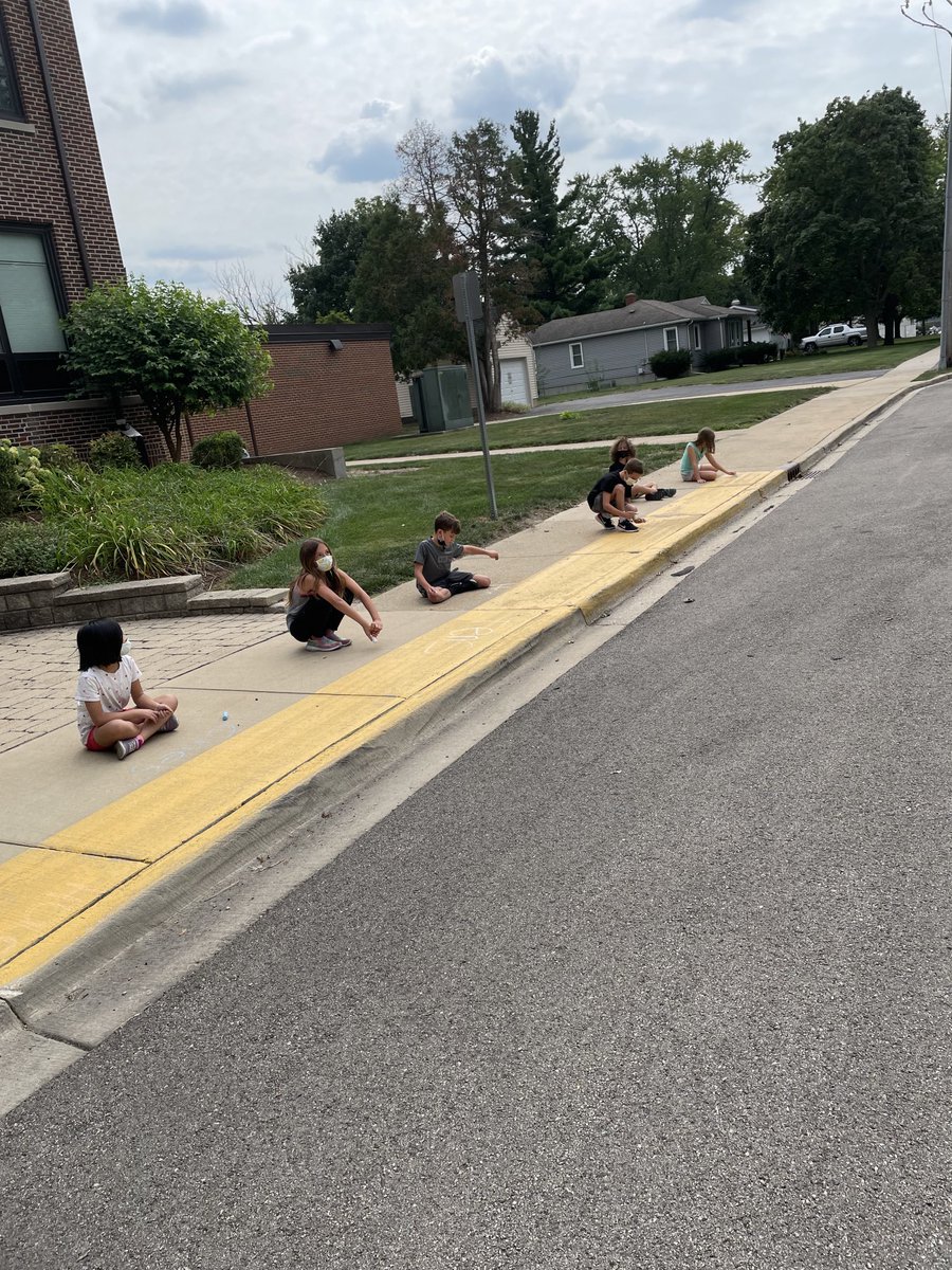 LauriePerry12's tweet photo. Place value + chalk = fun! https://t.co/DYerCg9sV5