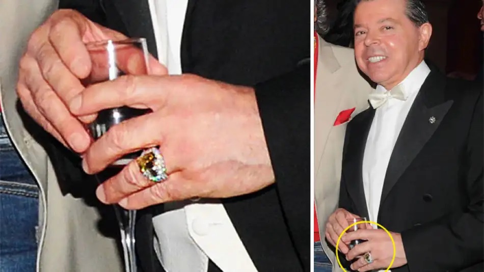 Qué pasará con el famoso anillo, ahora?
"1 red de relaciones kirchneristas detrás del anillo de Oyarbide
1 recibo de la joyeía Simonetta Orsini, de Miriam Kohen, esposa de empresario de obra pública y amiga de las flías De Vido y Zannini, lo salvó en 1 causa por enriquecimiento"