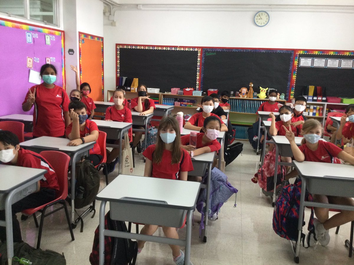 DSCEMsC's tweet photo. Class 6-3 is testing out the Twitter account. #dsc #firstdayofschool https://t.co/lYTWdnMZhS