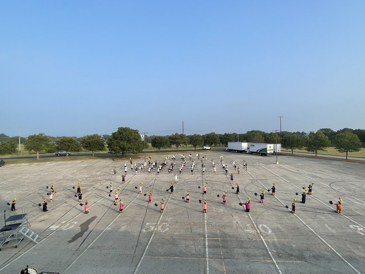 AkinsEagleBand's tweet image. We love our morning rehearsals with the @diamond_dazzlers! Let’s have a great performance tomorrow! 
.
.
. 
#marchingband #gettinggood #musicanddance #halftimeshow @akinsechs @akins_fine_arts