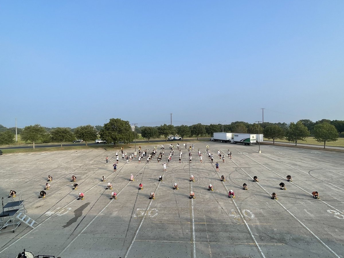 AkinsEagleBand's tweet image. We love our morning rehearsals with the @diamond_dazzlers! Let’s have a great performance tomorrow! 
.
.
. 
#marchingband #gettinggood #musicanddance #halftimeshow @akinsechs @akins_fine_arts