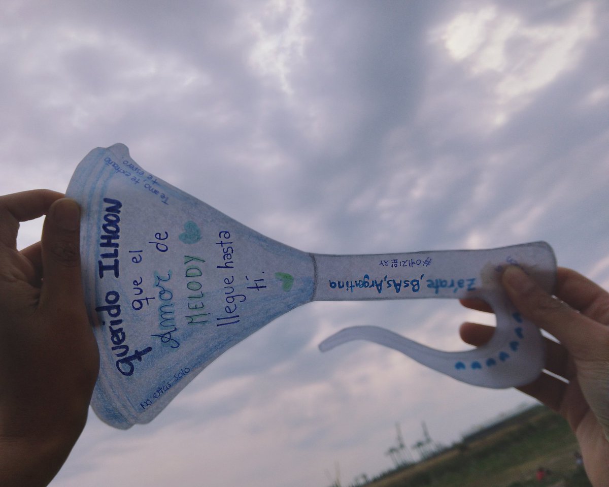 Penny2906's tweet photo. El viento soplaba fuerte mientras intentaba sacar esta foto. 
Que el mismo viento lleve nuestro cariño sincero.

 Te amo Ilhoon. 

PLACES OF THE WORLD WITH ILHOON
#MelodyWithIlhoon 
#AlwaysWithIlhoon 
@BTOB_ILL  
#Argentina #arg https://t.co/TPSzlm3ANx