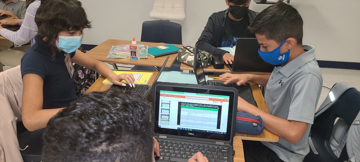 On today's edition of "Giddy-Up", our Ace-high @WClarke_MS Cowboys worked interactively(on a live doc 😉) to create complex sentences.