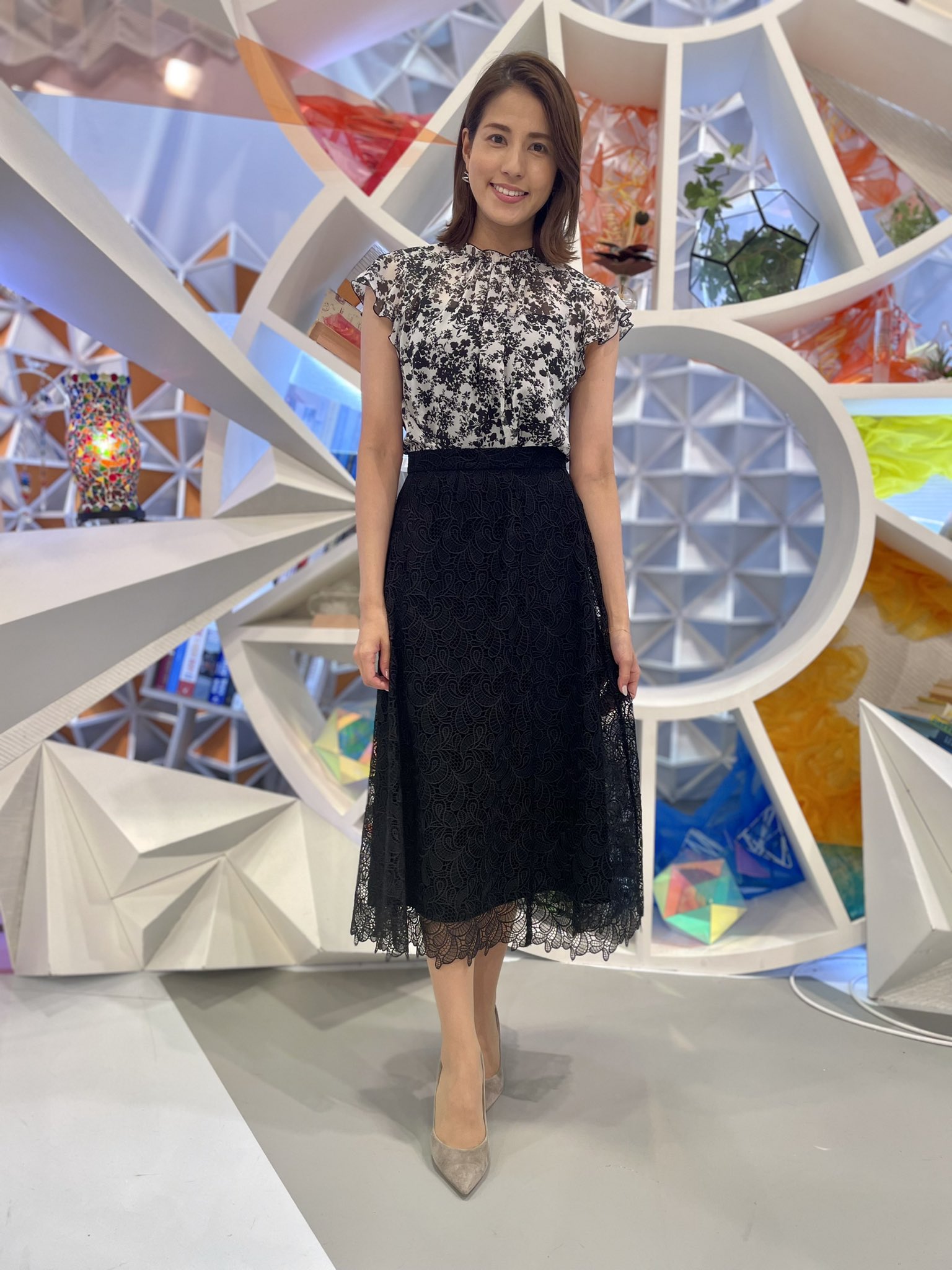 めざまし８ きょうの Yumi S Fashion 花柄のトップスにブラックのレーススカートのコーデ トップスもスカートも抜け感のある素材で爽やかに 永島アナ シックなモノトーンコーデもキマッテマス 次回もお楽しみに 永島優美