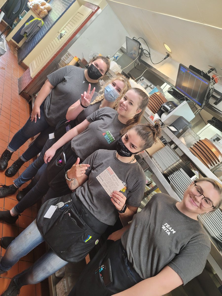 JKouzmanoff's tweet photo. This is a one-of-a-kind team that I've had the opportunity to grow with for the last 3.5 years and it's been nothing short of awesome. Although I'll miss #teamwheaton, I'm excited to meet my new crew, #teamnaperville! Let's goooπͺ#chilislove #midwestisthebest https://t.co/lxcgJ7Ycmx