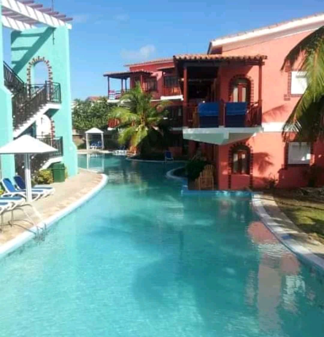 HavanaturCuba's tweet photo. ✈️ #PaquetesDeAislamiento 🇨🇺 ¿Que ofertas tiene el #HotelColonial en #CayoCoco!
👉 https://t.co/X1nIYHbtG9 👈 https://t.co/RxOvyPZ63B