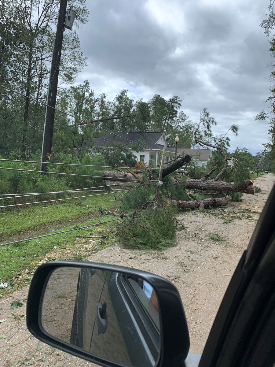 GNOinc's tweet photo. . @ClecoCorp on the job today continuing damage assessment and power restoration efforts in St. Tammany and Washington parishes.  #HurricaneIda https://t.co/FORZigoUDj