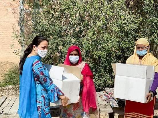 sumaniarora02's tweet photo. Ration has been distributed to lakhs of people till now due to the inspiration of St. @Gurmeetramrahim Ji.  Giving #FoodDrive to the hungry is a great service, this is called humanity.Ration Distribution https://t.co/FMWSjmcaMG
