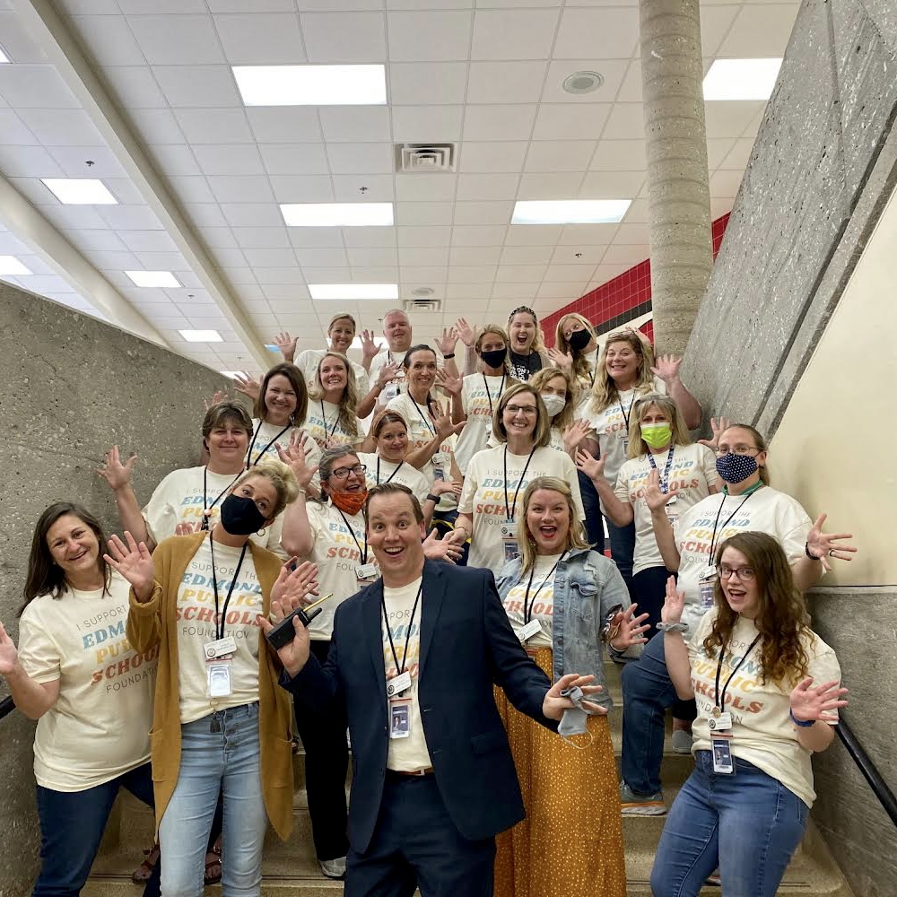 EdmondPSF's tweet photo. $50,000‼️
@edmondschools staff and teachers donate $50,000 annually to support programs including @DonorsChoose, social emotional learning, mental health and art in schools.  
Will you match them by donating  $10 a month at https://t.co/ux8cfeQpRA?  #ONEEDMOND https://t.co/9zgPV0ztZY