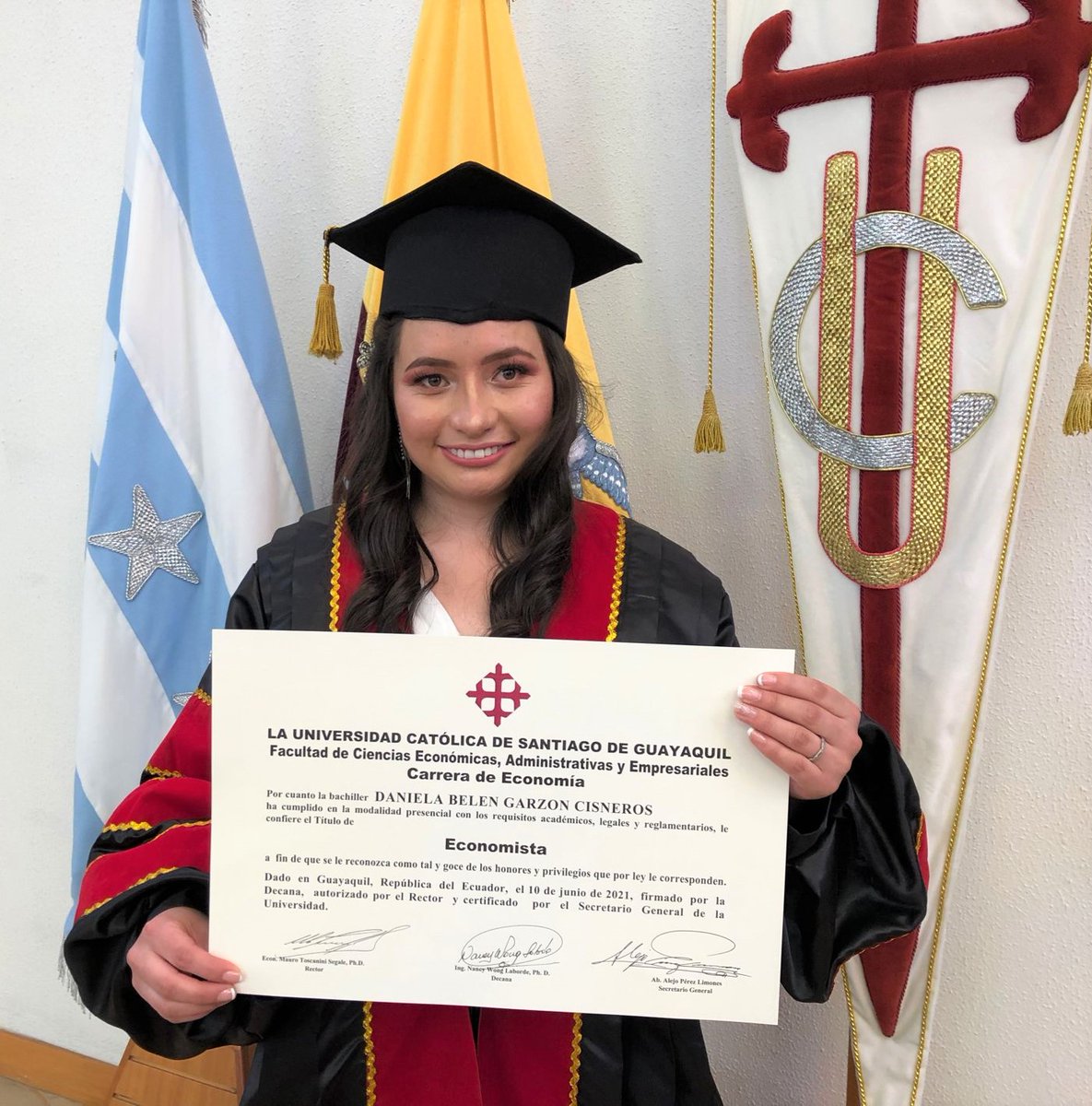 ucatolicagye's tweet photo. #๐๐ญ๐๐๐ก๐๐ฃ๐๐๐๐ผ๐๐๐รฉ๐ข๐๐๐ ๐๏ธ
๐Felicidades a la Econ. Daniela Belรฉn Garzรณn Cisneros mejor #GraduadaUCSG de la carrera de Economรญa. ๐ https://t.co/ghig4dctHG