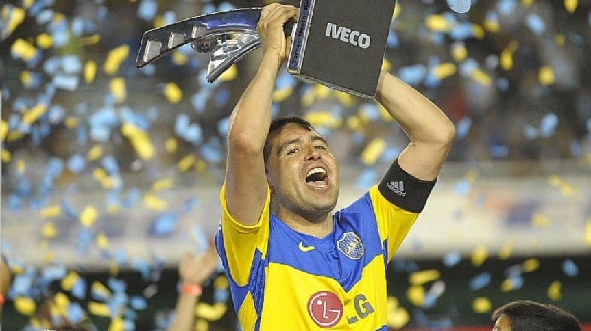 Sabado 3-12-11 
Boca Unidos 1-0 River Plate
Primera B nacional

Domingo 4-12-11
Boca Juniors 3-0 Banfield
Campeón invicto de Primera

Nunca hubo, ni habrá, tanta diferencia en un clasico como ese fin de semana de 2011