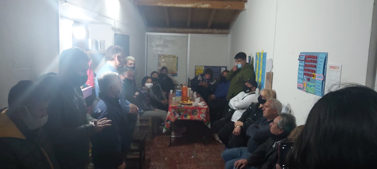 paola_tonon's tweet photo. Reunión en barrio Batalla del Pilar
@JorgePujolMed @PostizziFabian @paola_tonon https://t.co/lvVNaqxCUD