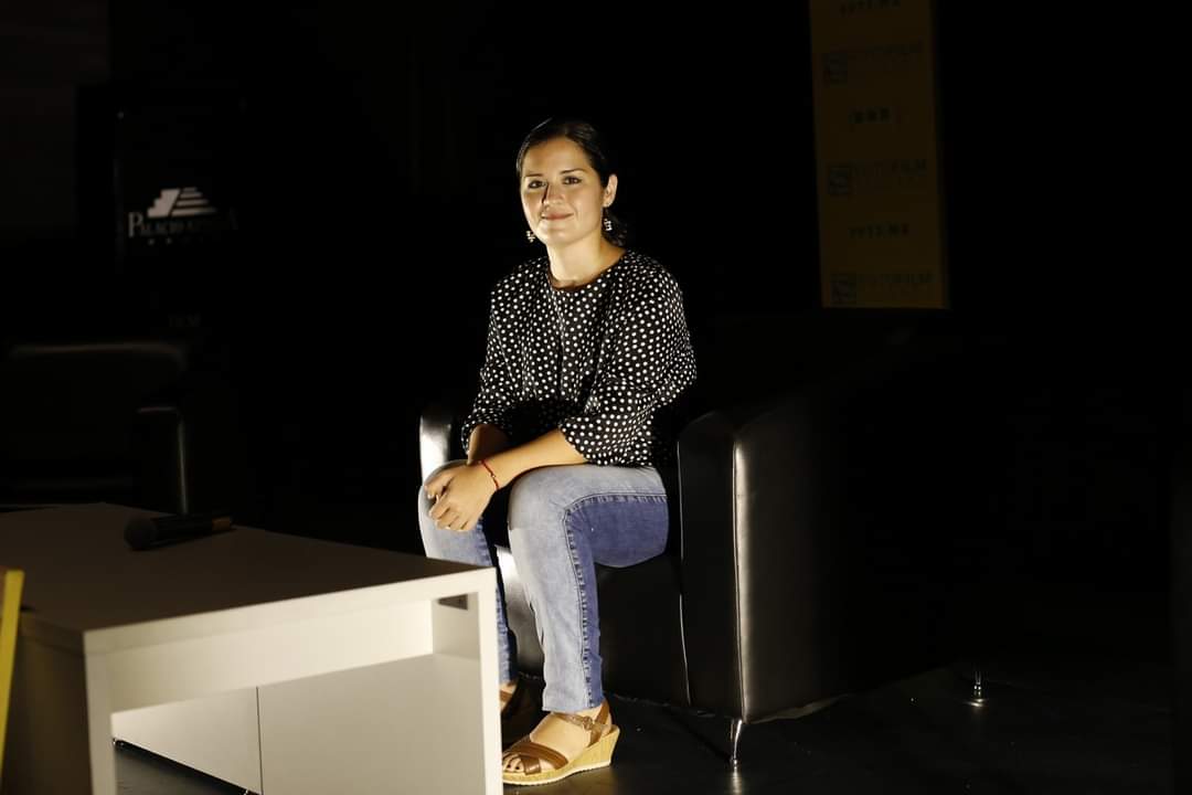 La productora Adriana Otero durante el Q&amp;A del documental  ''¿Qué le pasó a las abejas?'' 🎬📸💛.

#FFTJ #FestivalFotoFilmTijuana #QuintaEdición2021 #FotoFilmTijuana2021 #FFTJ5  #CECUT