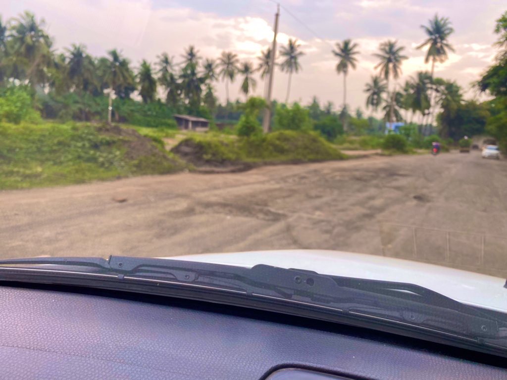 Pruthvi_earth's tweet photo. #JSPforAP_Roads Amalapuram-Ravulapalem worst route…! It takes 3Hours for 35Kms travel. Our CM 6093 is stealing our precious time. Why can’t we realise this? Janalaki time antey lekka leda? Leka appu thechi account lo dabbulu vesesthunnadu le chalu ankuntunnara? https://t.co/2D9Me2sH6i