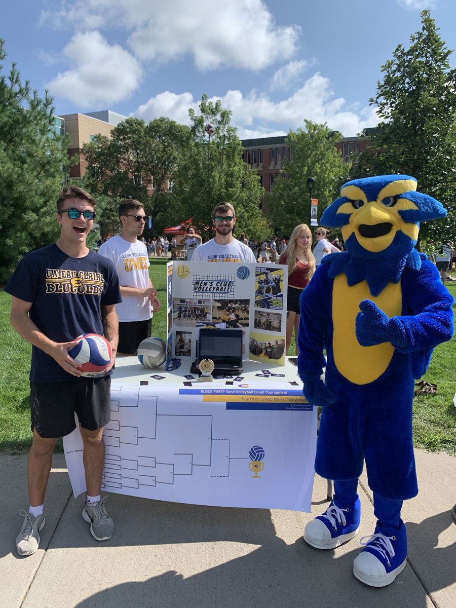 BluTheBlugold's tweet photo. Opening day! It felt great to see campus so lively again!💙💛 https://t.co/CxtGf6ol2s