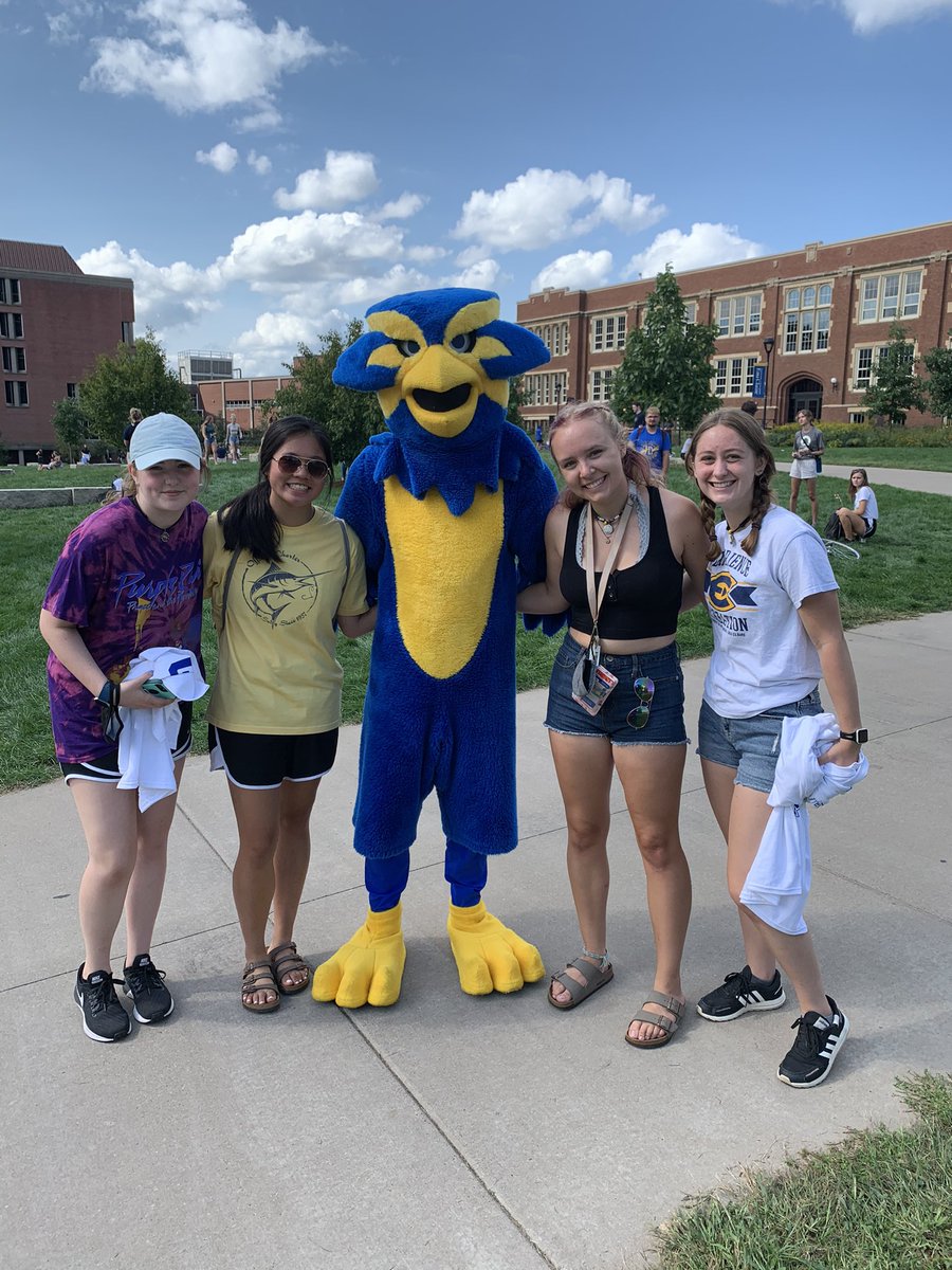 Opening day! It felt great to see campus so lively again!💙💛