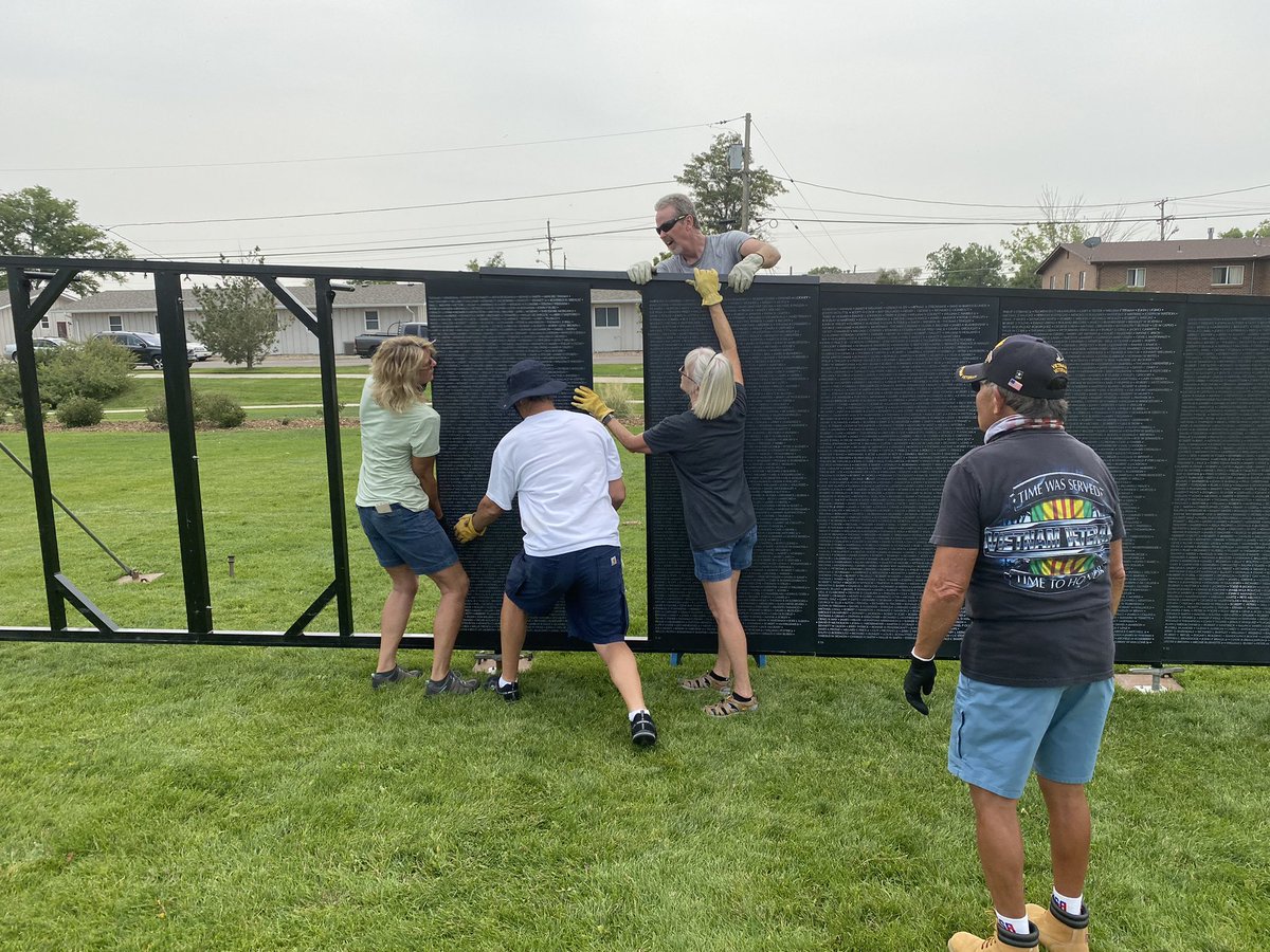 TerenzioMario's tweet photo. Hey United. More of An amazing and humbling day in DEN Building the Wall that heals. @JRoo1421 @weareunited @TDox_UAL @RodneyLuetzen #beingunited #dentechops #wallthatheals https://t.co/gc2SGyl7fs