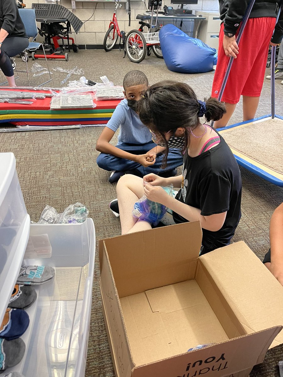 MsKWininger's tweet photo. My class was busy setting up the new school store!! Getting the βHornets Nestβ ready for business!! #FunInFunctional #LifeSkills #schoolstore #BacktoSchool2021 @ChippensHillMS @KATRicciardone @BristolCTSchool https://t.co/dlV9wxAJ2y