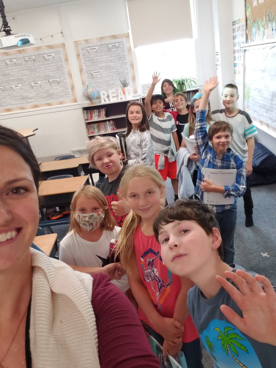 MrsShowers56's tweet photo. Another great first day! 🍎 So excited to see these smiling faces and return to some parts of "normal!" @drakeschoolsk https://t.co/xQKI8lHMYq