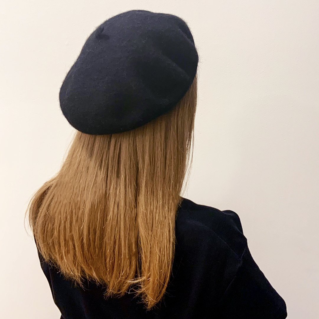 sweat_nku's tweet photo. ブラック、グレー、ベージュ、オレンジの4色展開で、落ち着いた雰囲気作りや差し色としても幅広くお使いいただけるベレー帽です👏
毛素材90%のメルトン素材なので撥水性、保温性、柔軟性バッチリ👌✨

☆メルトンシンプルベレー　￥1,320(税込)

他にも秋物続々入荷しております🥰 https://t.co/VLQalZ45BV
