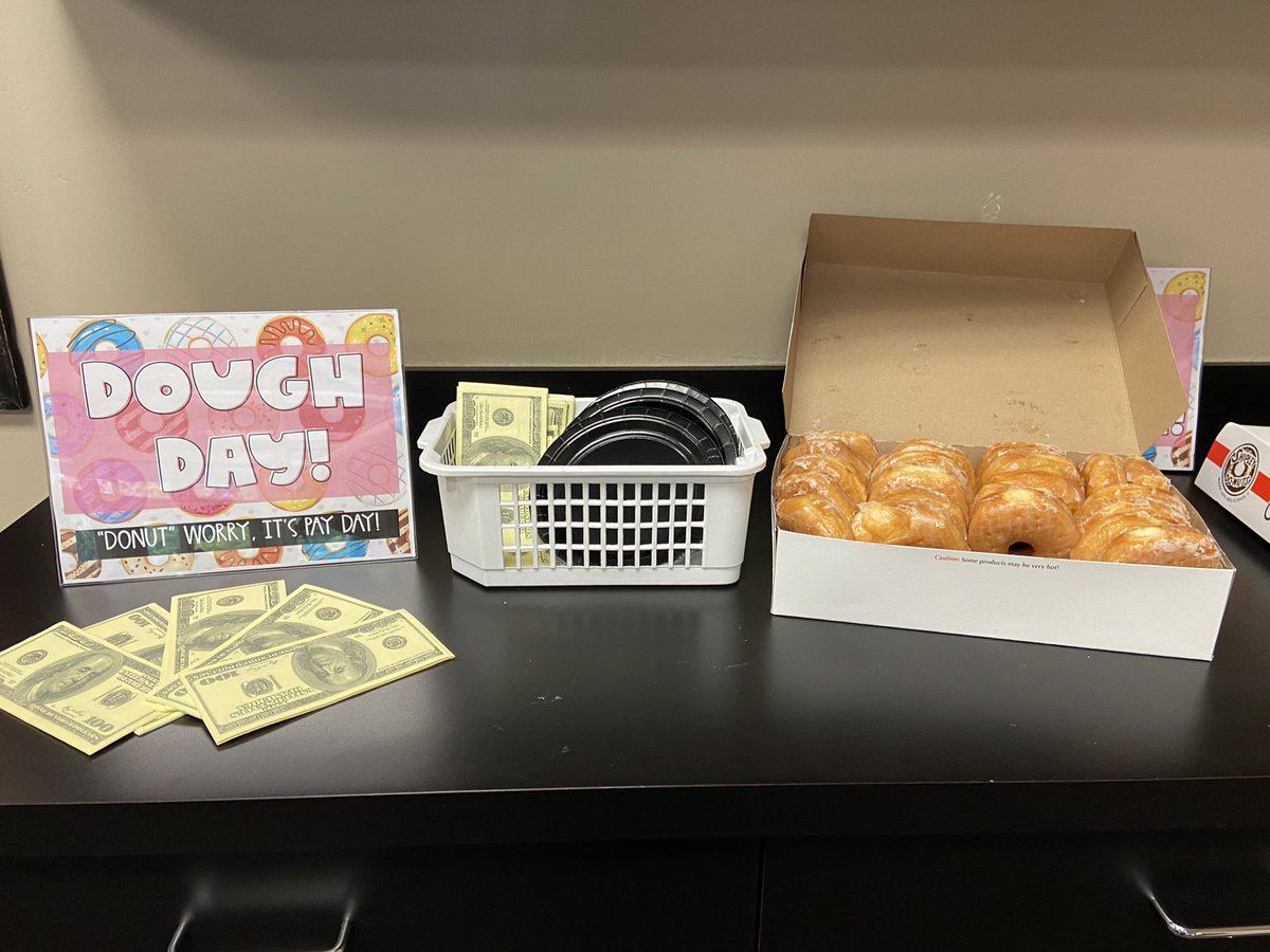 Celebrating all the things at <a href="/PowellCISD/">Powell Elementary, Conroe ISD</a>! So thankful for pay day, donuts and an amazing Sunshine Committee! 💜🌞🌈