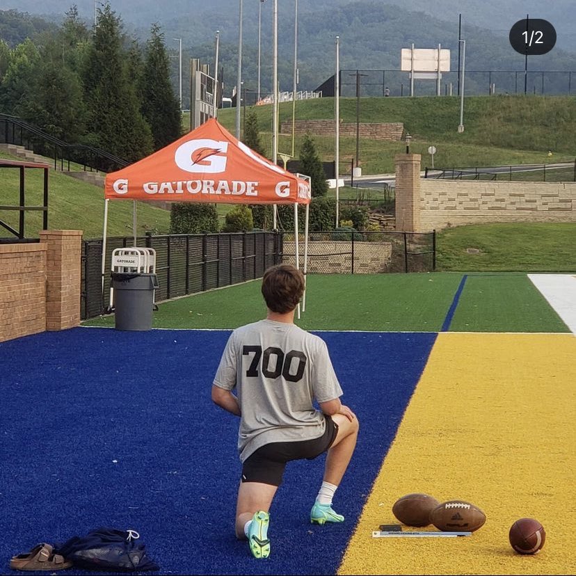 SamCochran2023's tweet photo. Blessed and excited to be given a 4.5 ⭐️ kicker and 4.5 ⭐️ punter in the nation. Thank you @KohlsKicking @wcsCHSFB https://t.co/Y4wnASzoVZ