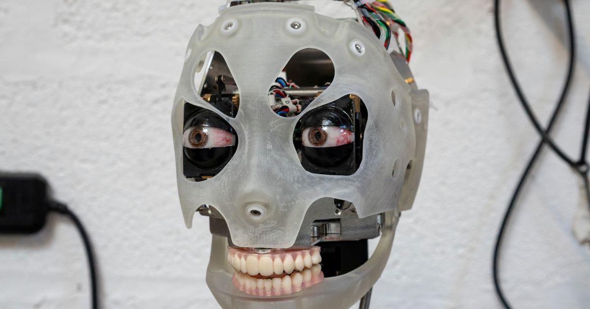 Don't look now: How a robot's gaze can affect the human brain reut.rs/38xoYjQ