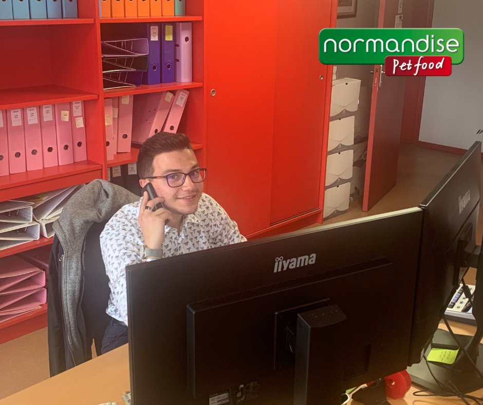 NormandiseP's tweet photo. [Cap emploi] Normandise Petfood 🐶🐱donne sa chance aux jeunes !
En Septembre, elle accueillera plus de 29 alternants dans l’ensemble de ses services. 🏭 🔧🧑‍🔬 En 3 ans, 64 alternants ont rejoint l’entreprise. 
#normandiseattitude #teamnormandise #culturedentreprise #cohesion https://t.co/aFmaTldyTp