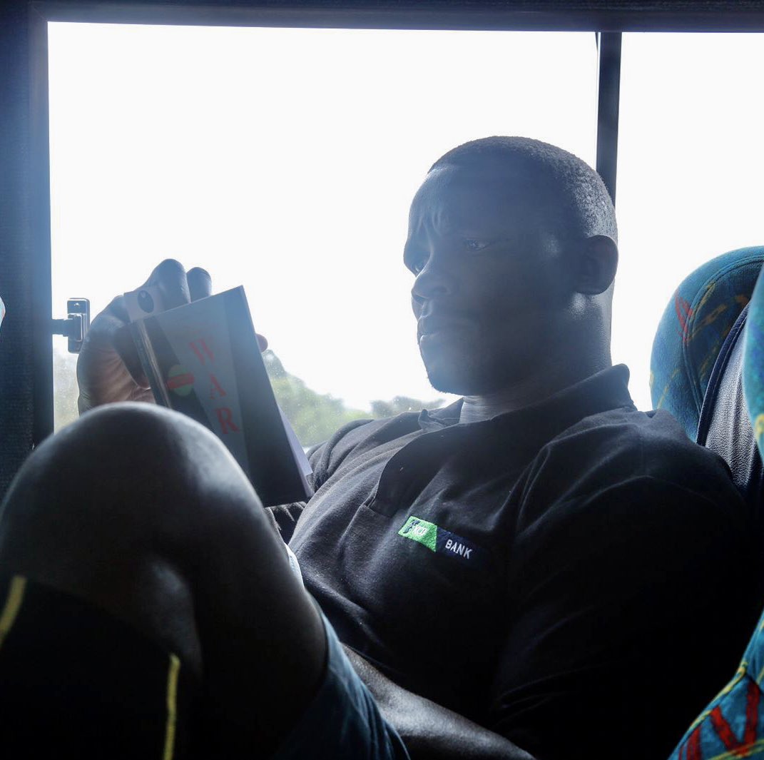 Andrew “Asusu” Amonde @andrewopede going through the game plan. 

#lionsontheroad #KenyaCupFinals #lionheartedrugby