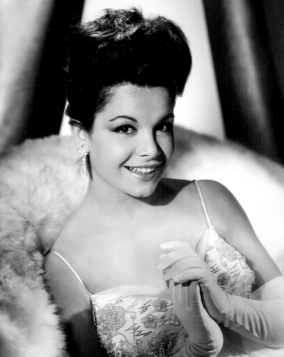 Annette Funicello, 1964pic.twitter.com/OkV7M4AjJS.