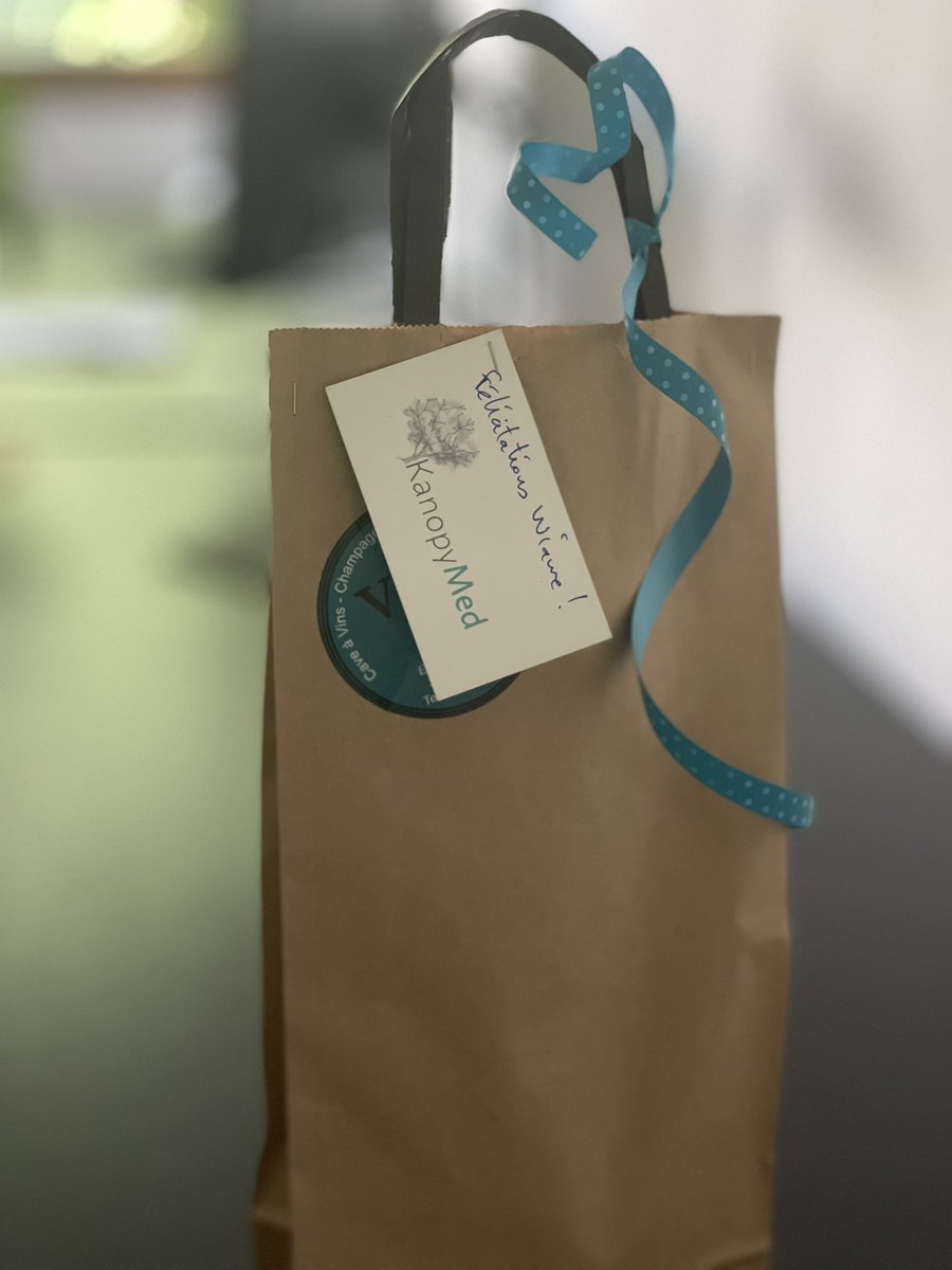 Un immense merci à la team @KanopyMed pour cette belle surprise 🥰🥳🎓