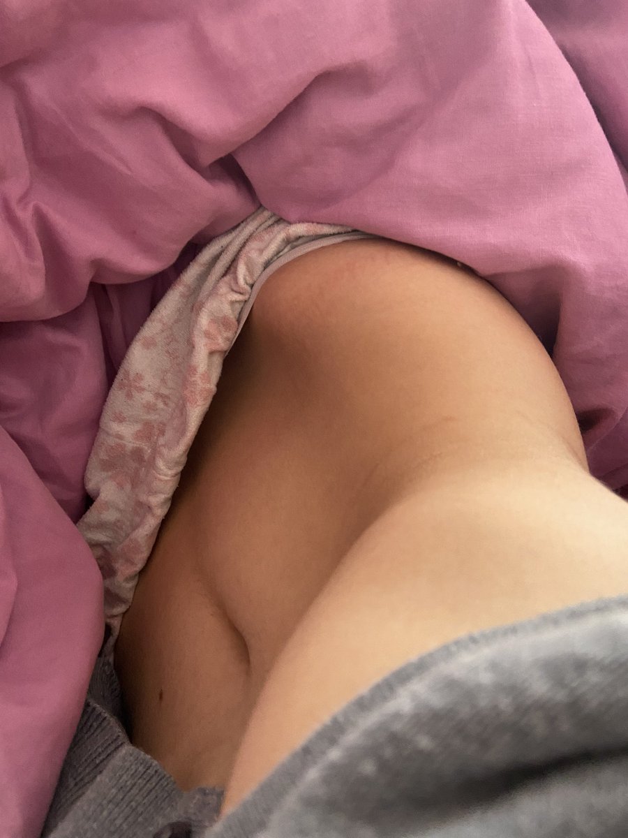 cryingcalorie's tweet image. Hi edtwt, missed u 
Bd from yesterday :)))