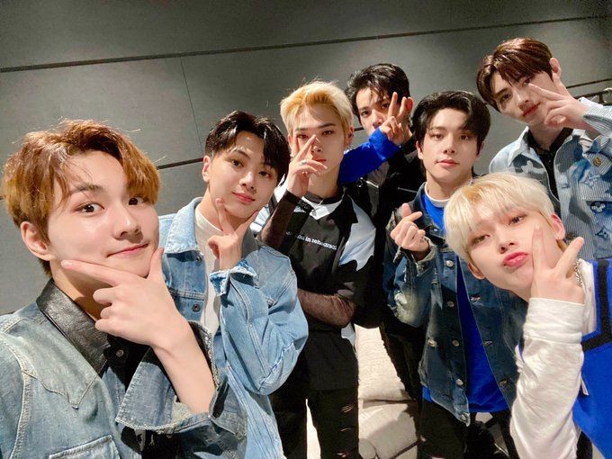 ขอให้น้องทั้ง 5คน หายป่วยเร็วๆ รีบรักษาตัว แล้วกลับมาสดใสแบบที่ที่เป็นอยู่ และซอนูกับนิกิ ขอให้หนูทั้งสองดูแลตัวเองดีๆนะคะ ห่างกันแปปเดียวเองน่ะ แล้วทั้ง 7คนจะกลับมาอยู่ด้วยกันนะคะ ที่สำคัญ​อย่าโทษตัวเองน่ะ อยากให้รู้ว่าทุกๆคนเป็นห่วงมากๆ 🐰🌷✨​ #Getwellsoon_ENHYPEN  ㅠㅠㅠ 💖.