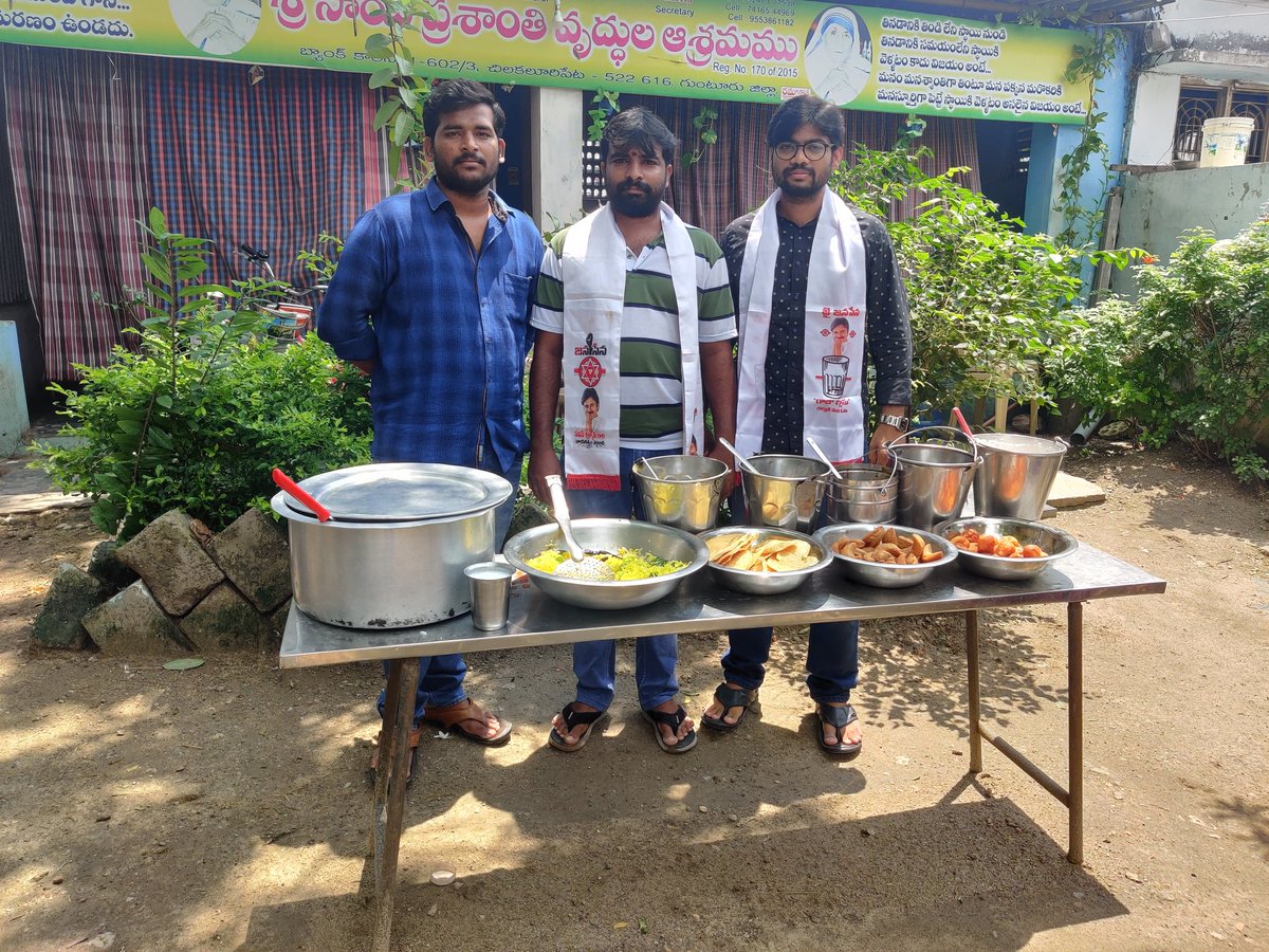 prakashraj_Jspk's tweet photo. జనసేనాని జన్మదినం సందర్భంగా చిలకలూరిపేట లోని సాయి ప్రశాంతి వృద్ధాశ్రమంలో అన్నదాన కార్యక్రమం న���ర్వహించడం జరిగింది... జై జనసేన 
జై హింద్!!!
#HappyBirthdayPSPK 
#HBDJanaSenaniPawanKalyan https://t.co/geTfXcTQt5