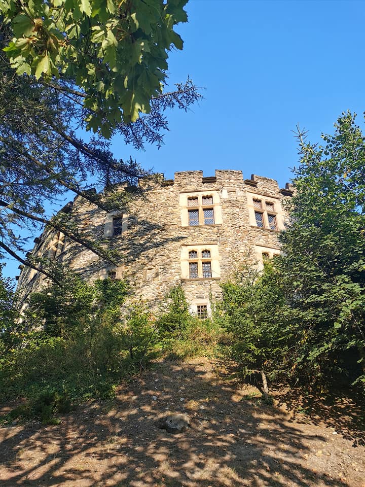Valle_dAosta's tweet photo. Il #castello di #Introd con alcune immagini dei nostri amici Lorenzo e Marina, che lo hanno fotografato in tutta la sua imponenza. 🏰
Affrettatevi a prenotare una visita entro il 5 settembre 👉 https://t.co/B3MrZoJesz
📷Lorenzo T Malas

#2settembre  #VisitValledAosta https://t.co/OAg0hHItMX