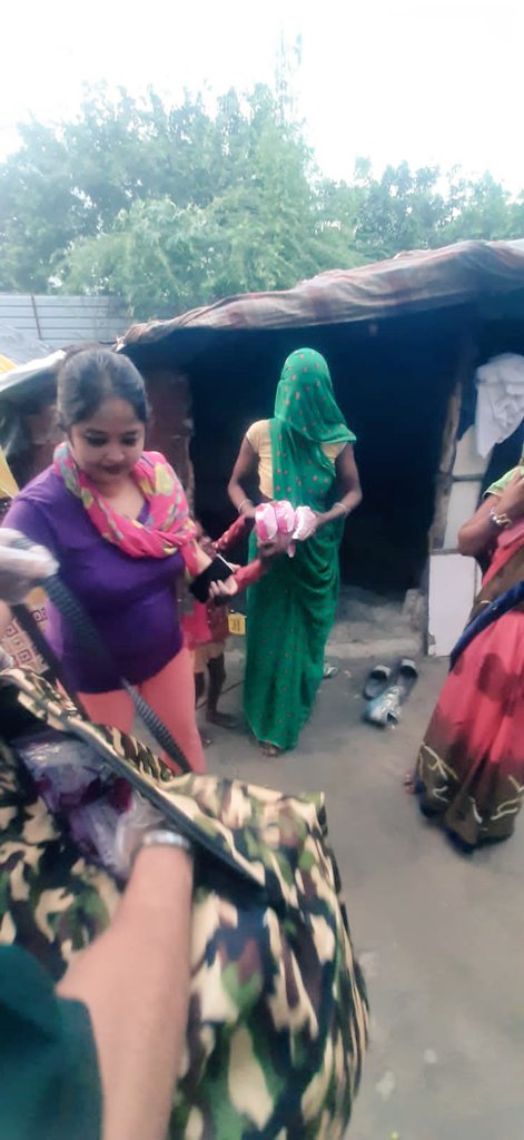 SquadPads's tweet photo. Periods get relief π and so do these women in Noida sector 55 . Because Rupa our #padsquadder is on a #PeriodPositivity mission .
You go girlβ€οΈ https://t.co/EcF5bjlLka
